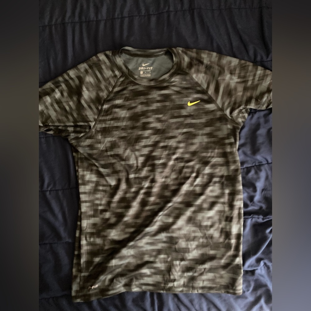 (NWOT) Nike swim athletic dri-fit shit men’s size (M) blackUPF 40+